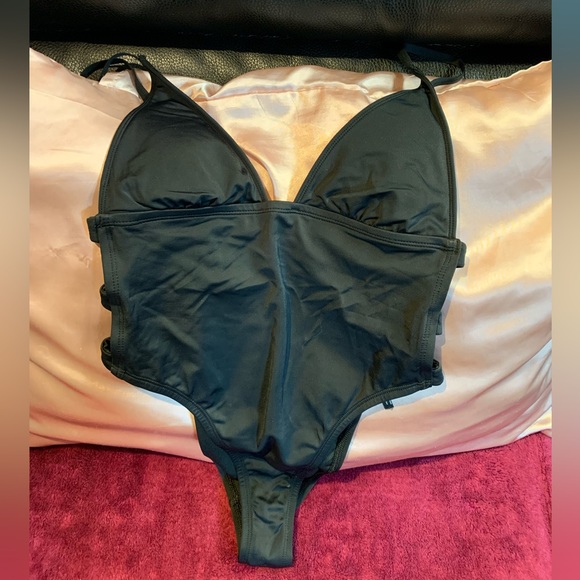 Urban outfitters high cut one piece swimsuit - Picture 2 of 4